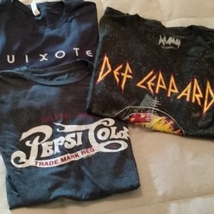 3 Men's graphic Medium t-shirts